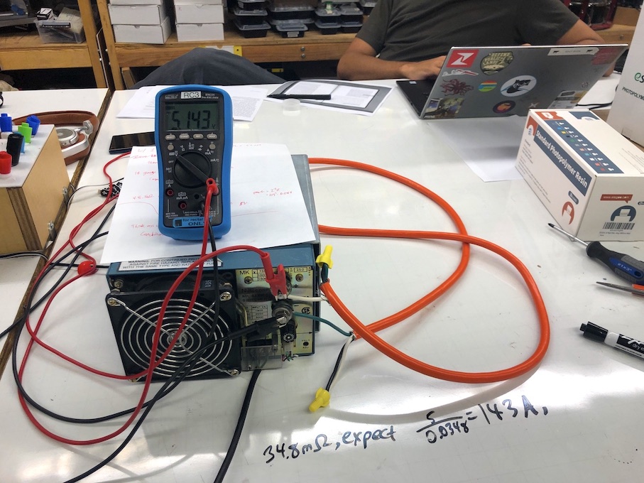 3-strand shunt resistor under test. Multimeter reads 5.14V